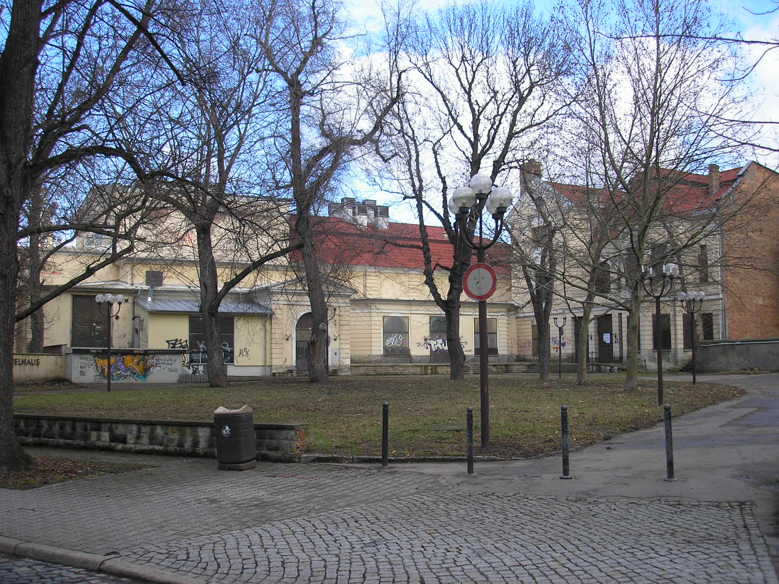 Gesamtansicht der Anlagen des ehemaligen Schauspielhauses in Erfurt (Thüringen).