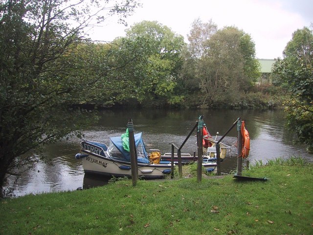 File:Water Taxi Waiting for Passengers by the River Dart - geograph.org.uk - 993280.jpg