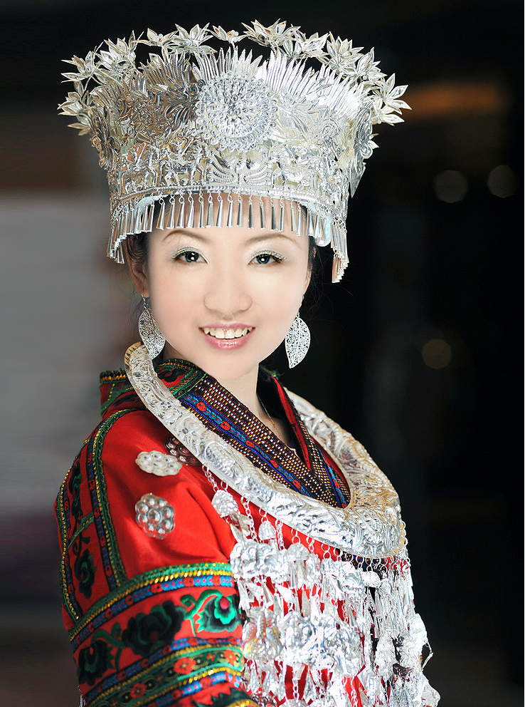 File:贵州黔东南苗族女性（a Miao woman in Qiandongnan，Guizhou 
