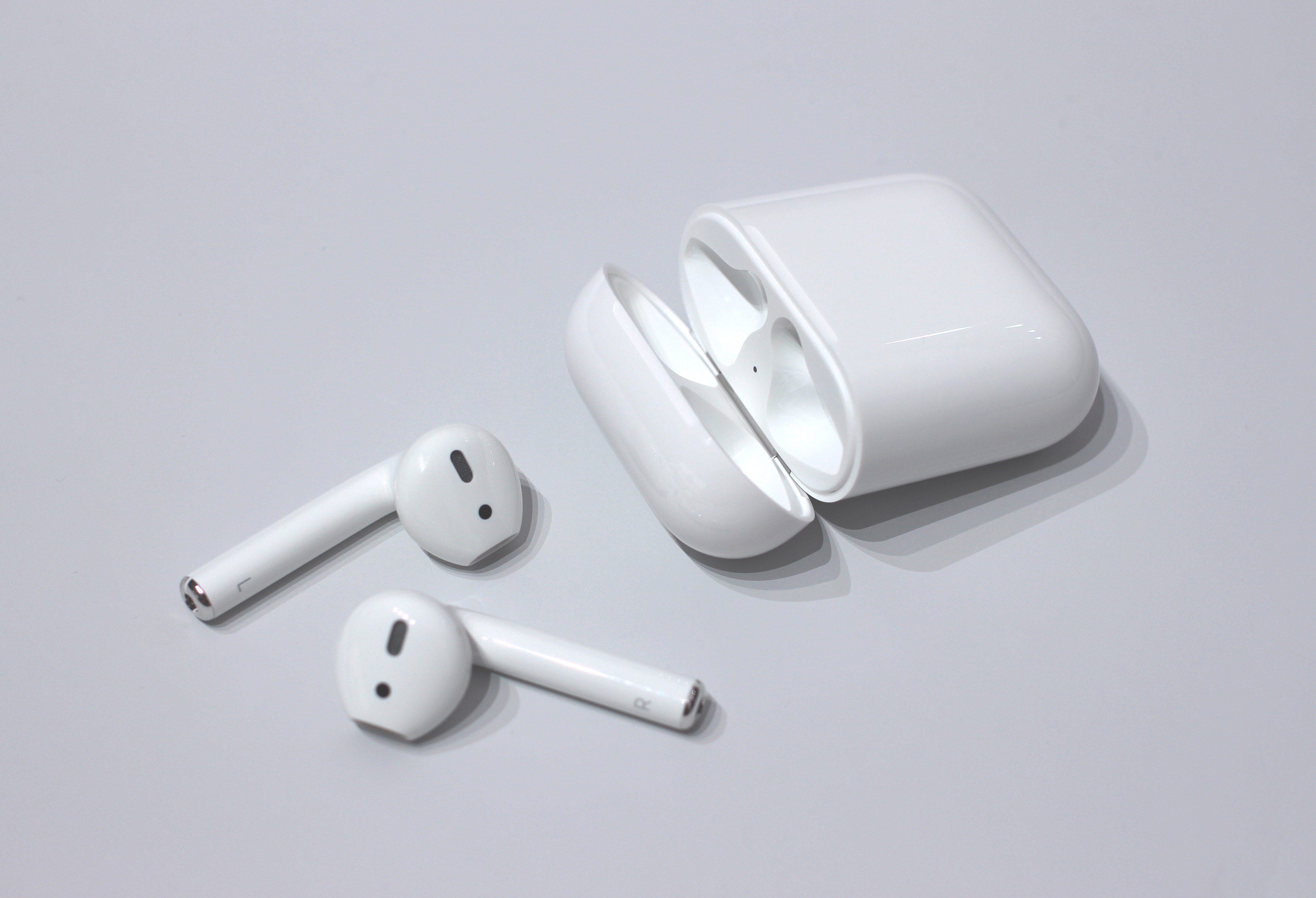 Foresight Clean the bedroom worm AirPods - Wikipedia