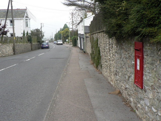 File:Axminster, postbox № EX13 121, Lyme Road - geograph.org.uk - 982515.jpg