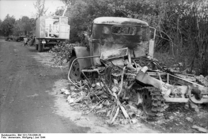 File:Bundesarchiv Bild 101I-720-0306-20, Frankreich, zerstörte Fahrzeuge auf Landstraße.jpg
