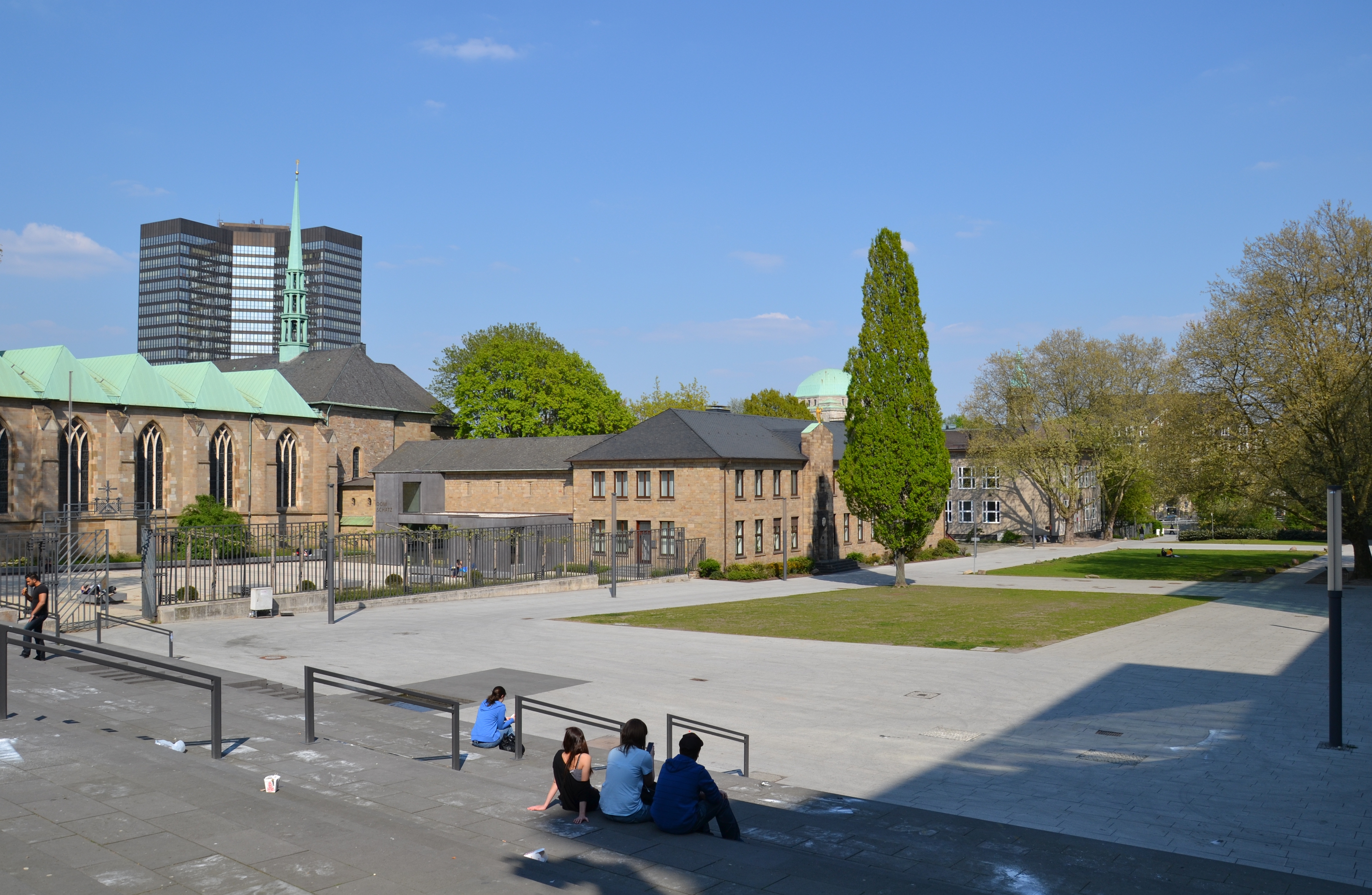 File Burgplatz Mit Dom 2011 Jpg Wikimedia Commons