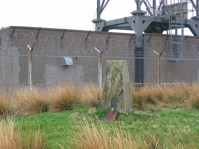 File:Corse Hill triangulation pillar - geograph.org.uk - 886966.jpg