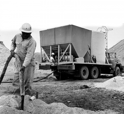 File:Early IRECO Bulk Explosives Pump Truck.jpg