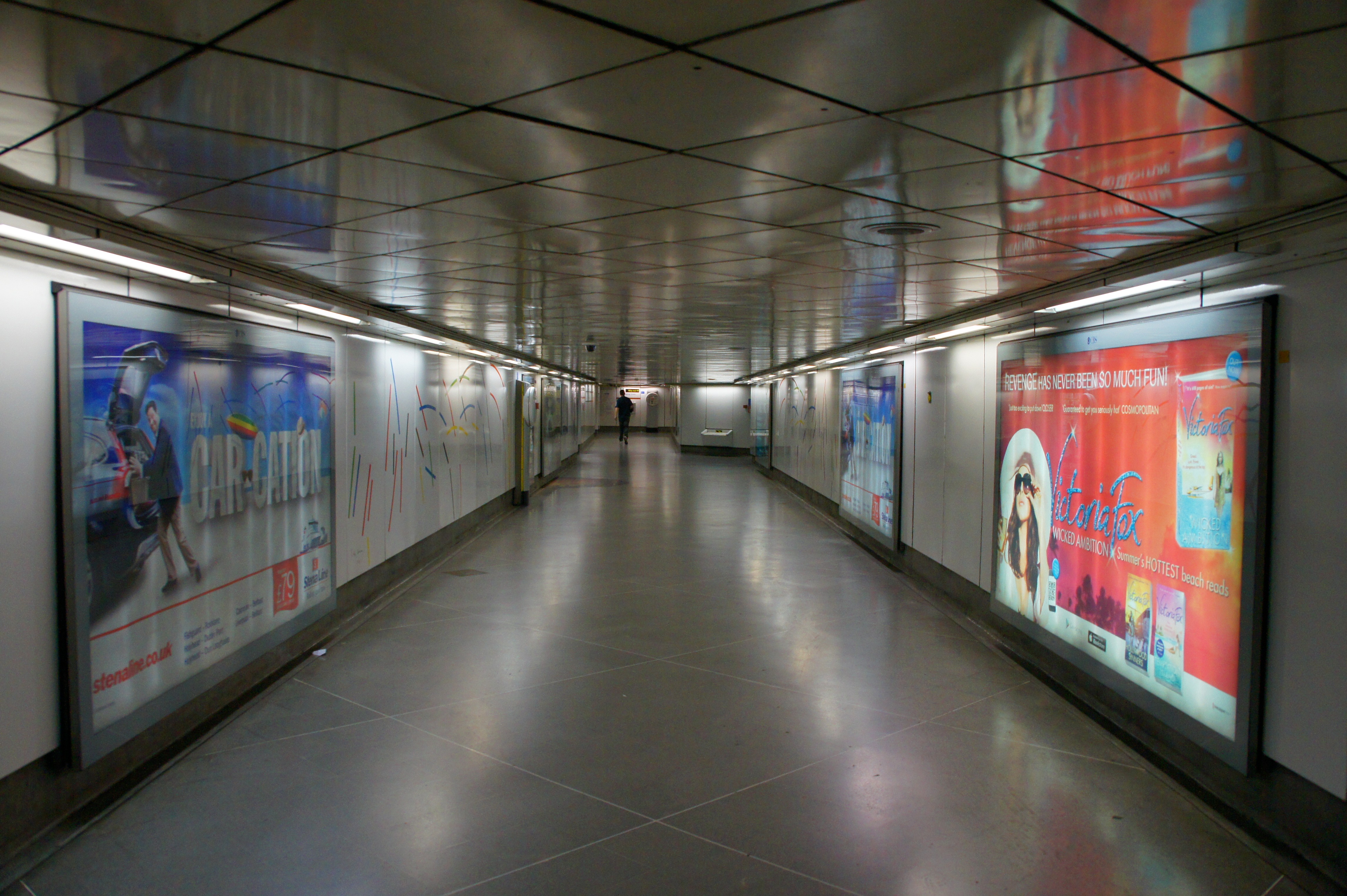 Connect station. Embankment tube Station.