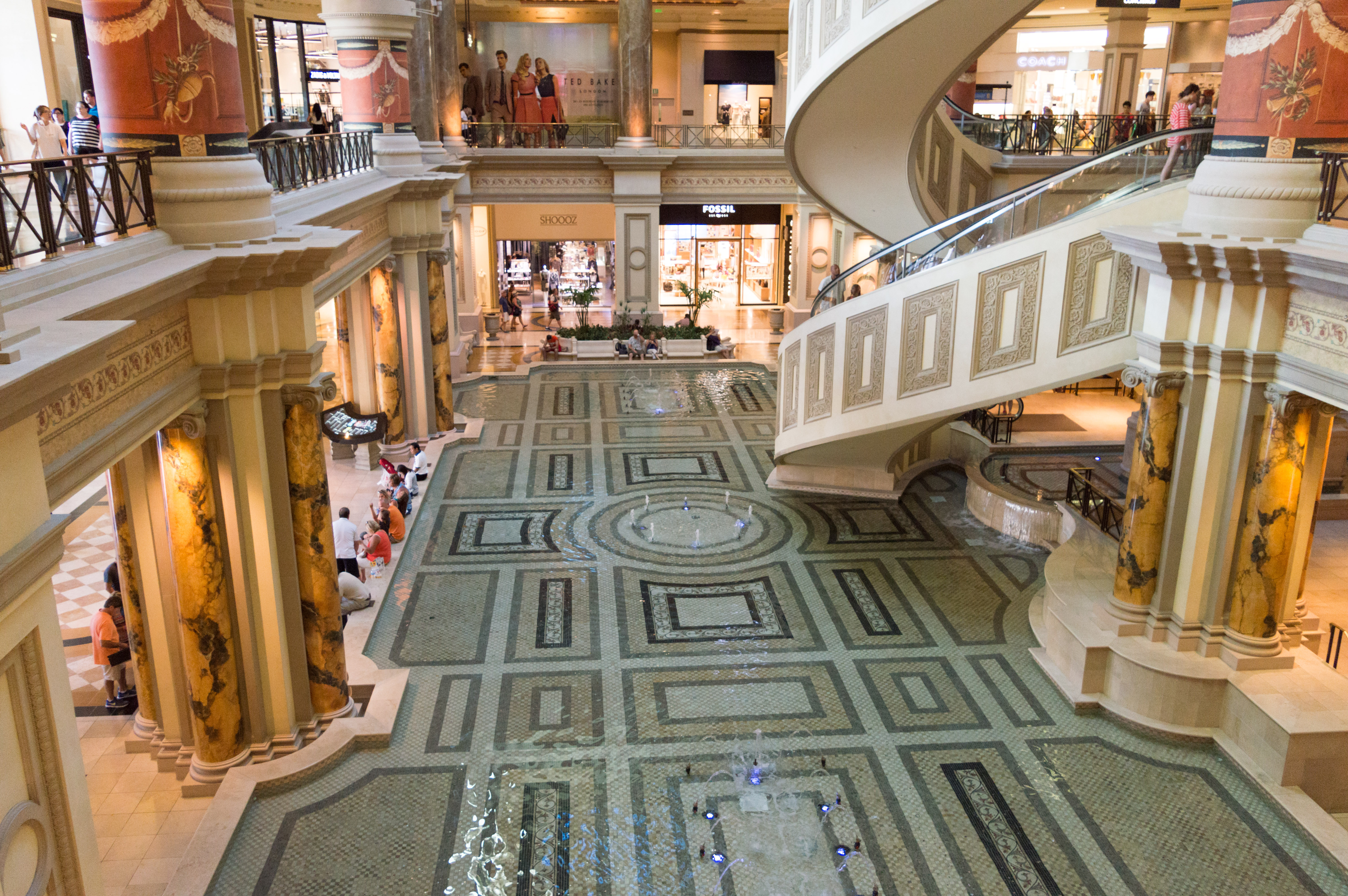 File:Entrance hall of The Forum Shops in Las Vegas.jpg - Wikimedia