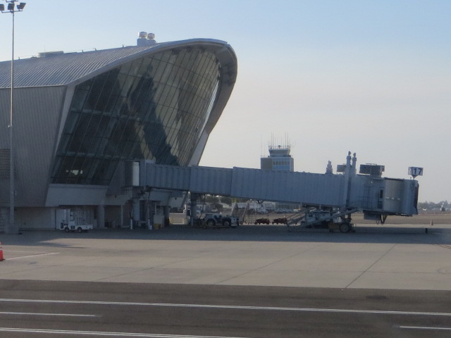 File:FAT terminal building, 11-2013.jpg