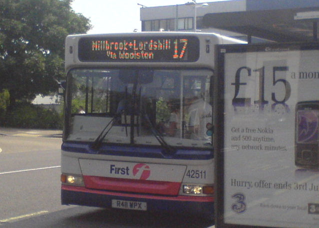 File:FirstGroup bus 42511 Dennis Dart SLF Plaxton Pointer R411 WPX in Southampton Central Station, Hampshire 10 June 2007.jpg
