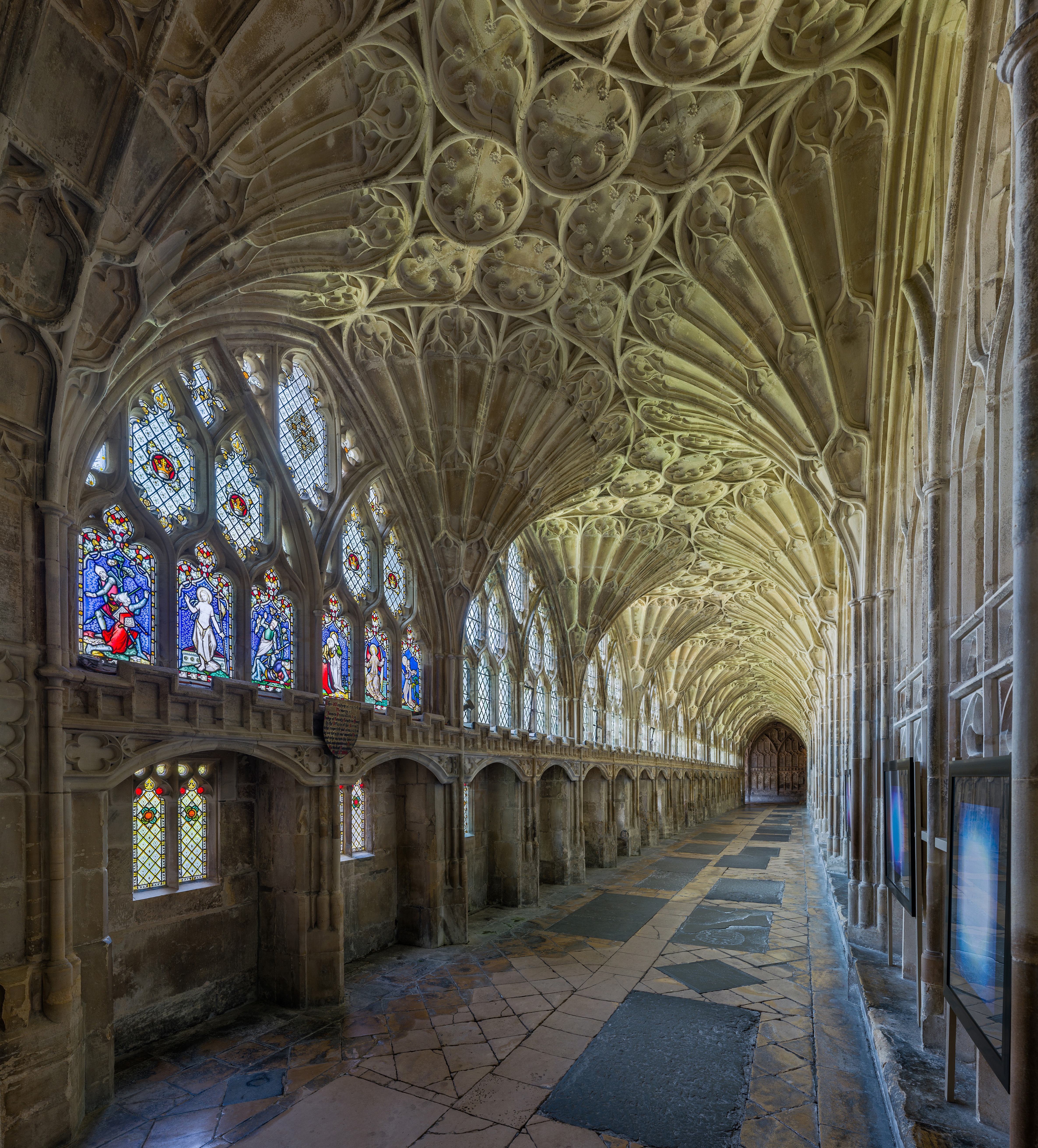 File:Gloucester Cathedral Cloister, Gloucestershire, UK 