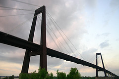 黑尔·博格斯纪念大桥