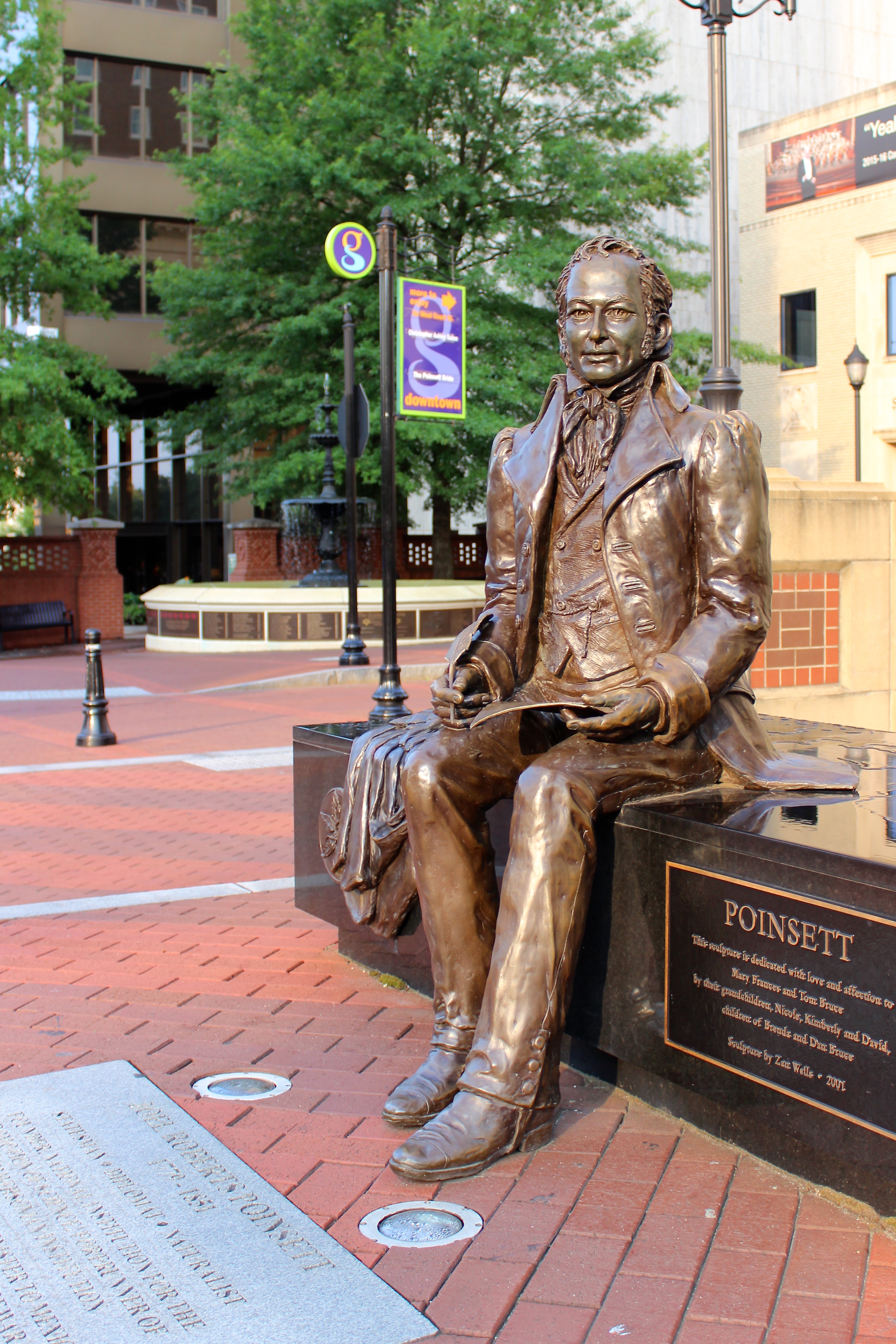 https://upload.wikimedia.org/wikipedia/commons/0/01/JoelPoinsettStatue.jpg