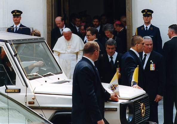 File:John Paul II Polish Parliament 1999 4.jpg