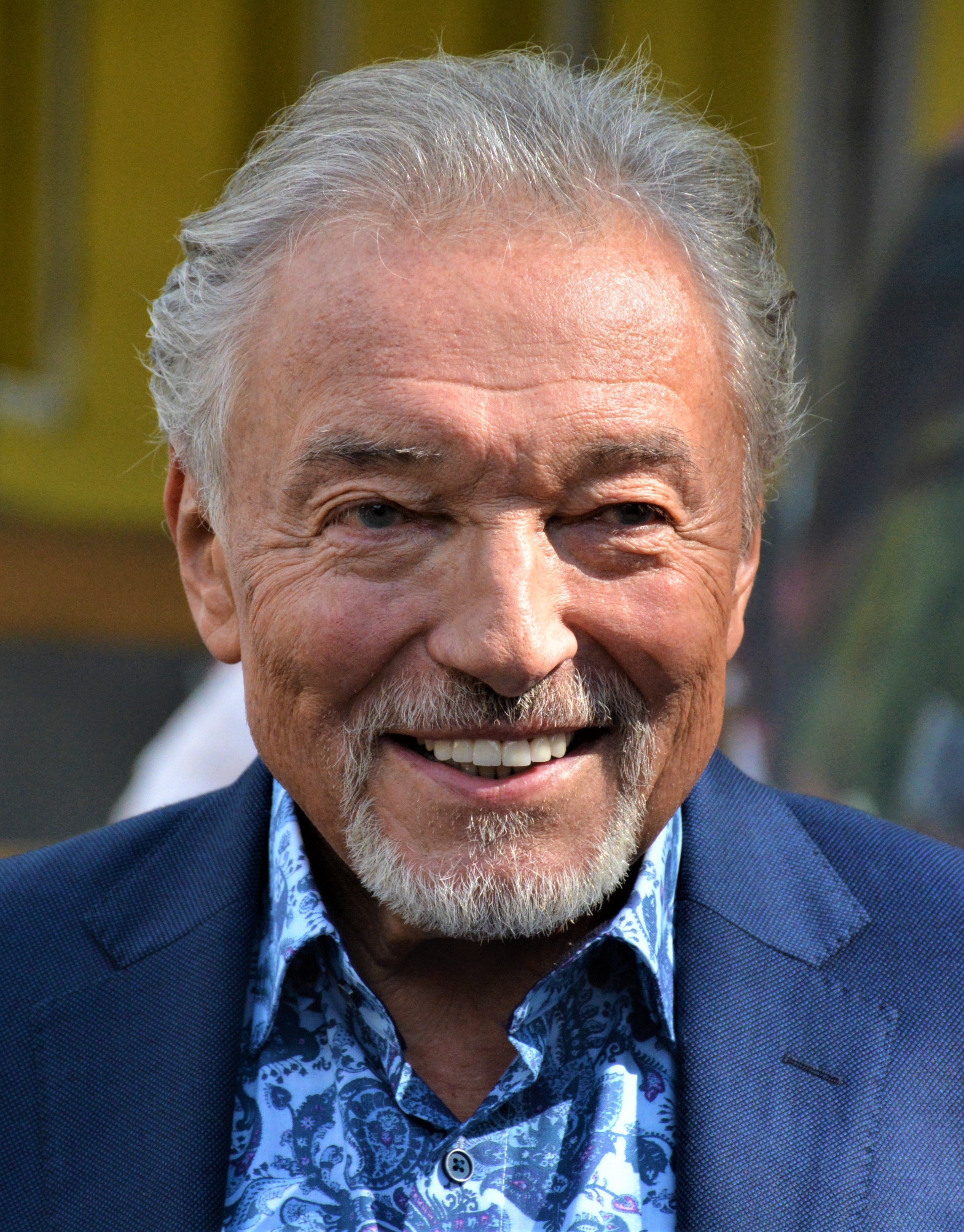 Classify Czech singer Karel Gott