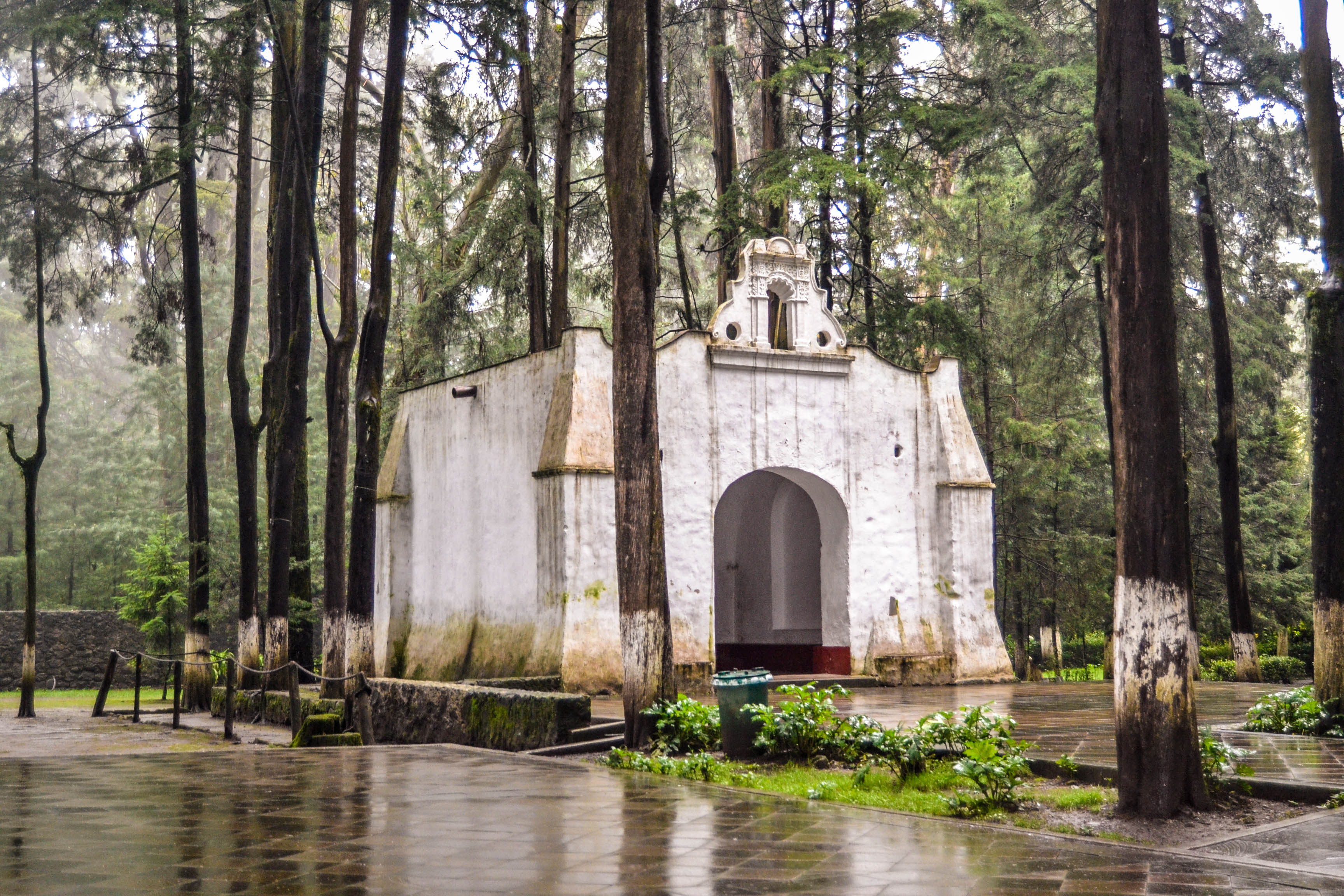 File:La Capilla de los Secretos, Desierto de los  - Wikimedia  Commons