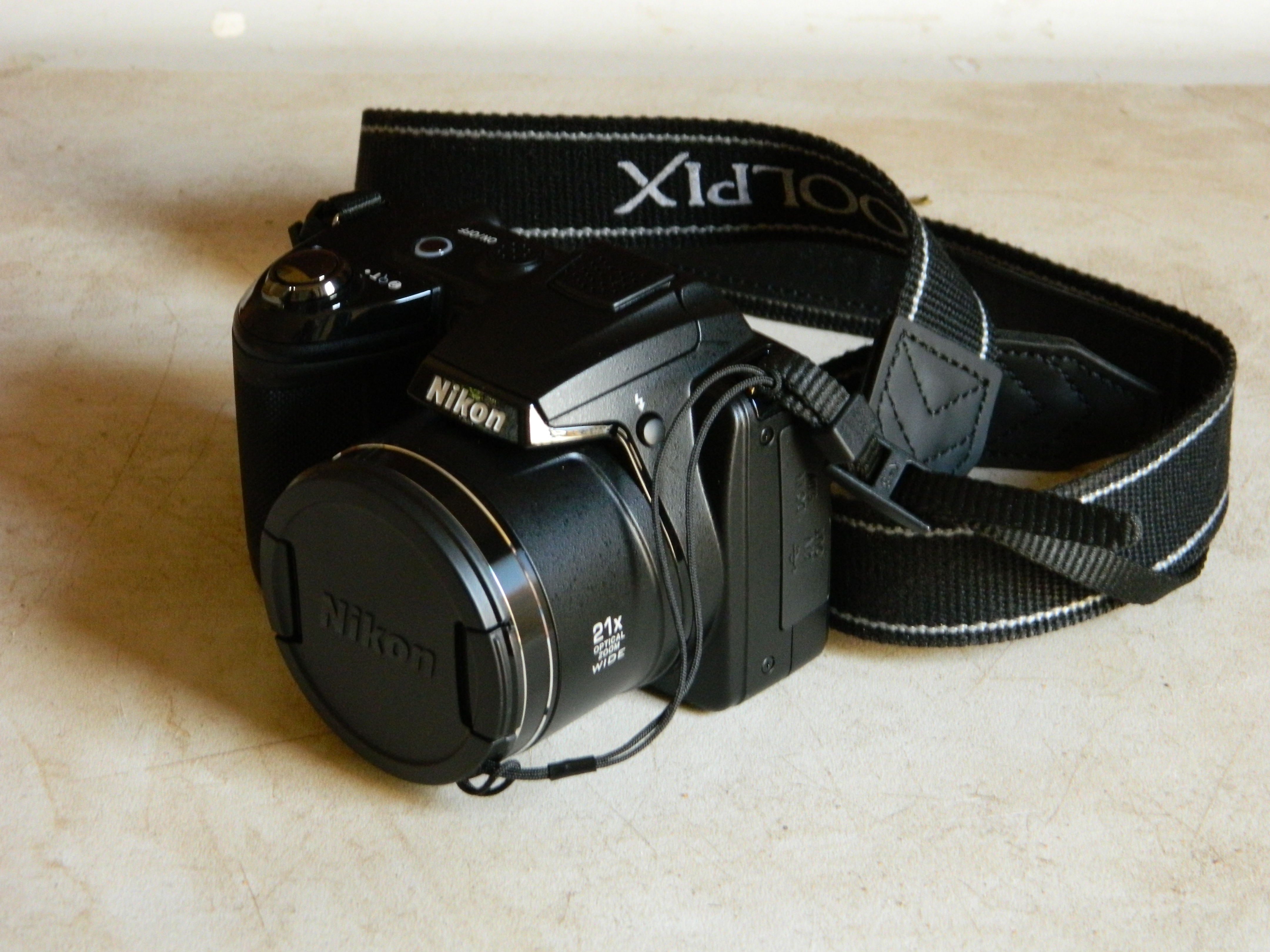 opstelling aantrekken Klem File:Nikon Coolpix L310.JPG - Wikimedia Commons