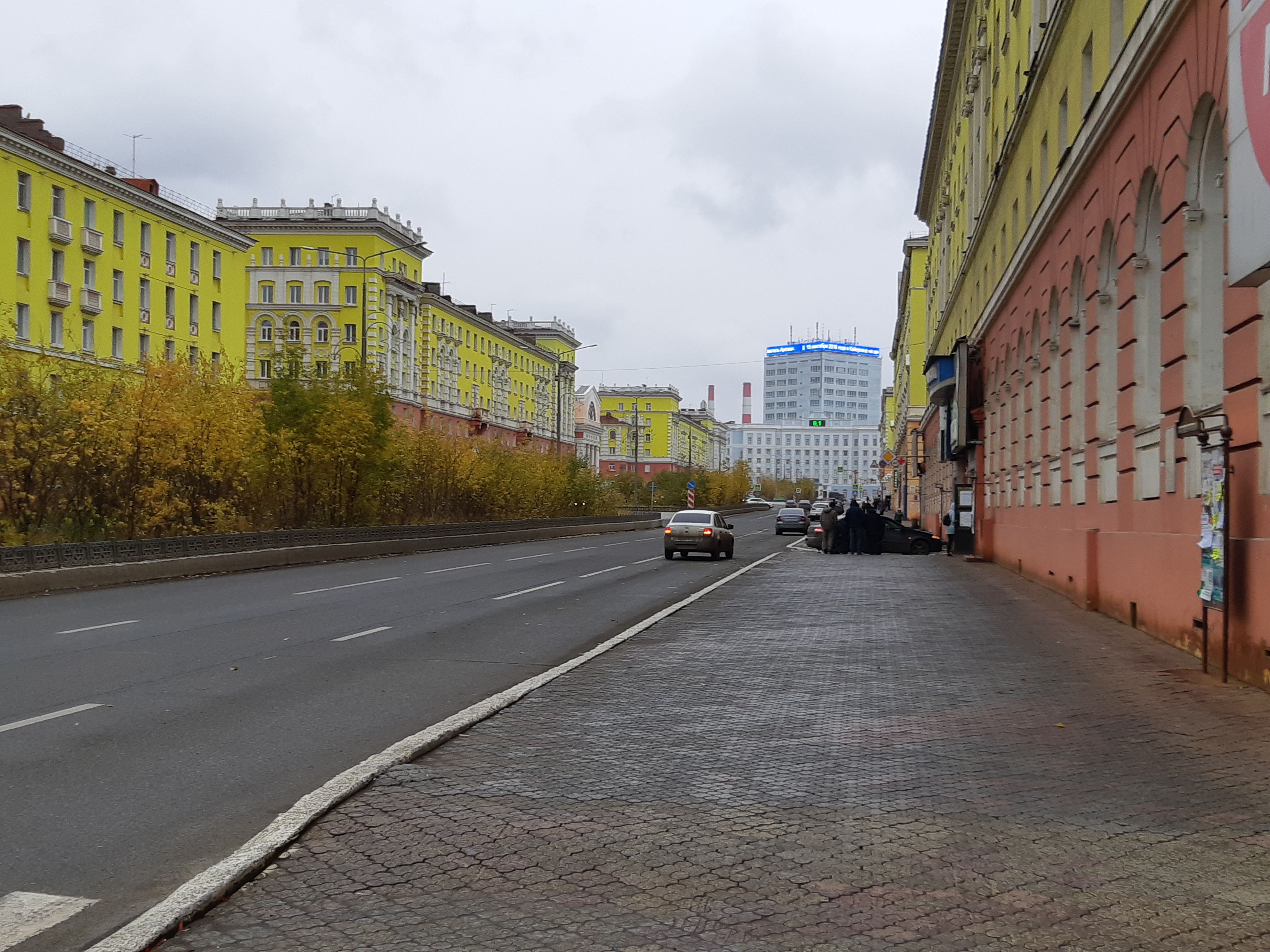 Проспект ленина москва. Норильск проспект Ленина, 27. Бульвар влюбленных Норильск. Проспект Ленина 31. Норильск Гвардейская площадь панорама вечер.