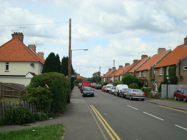 File:Northfield Road, Cobham - geograph.org.uk - 1366029.jpg