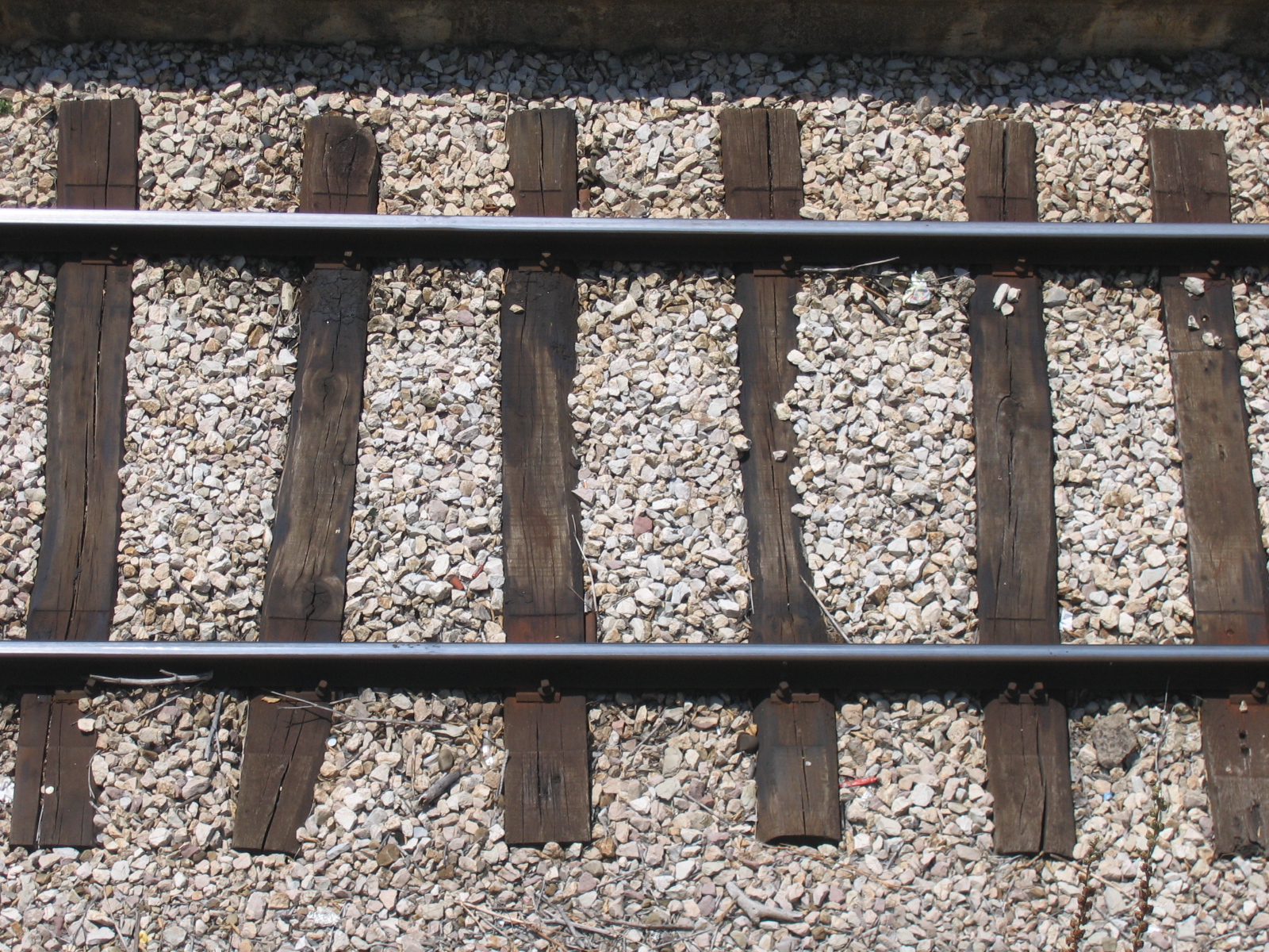 File:Rails from top.jpg - Wikimedia Commons