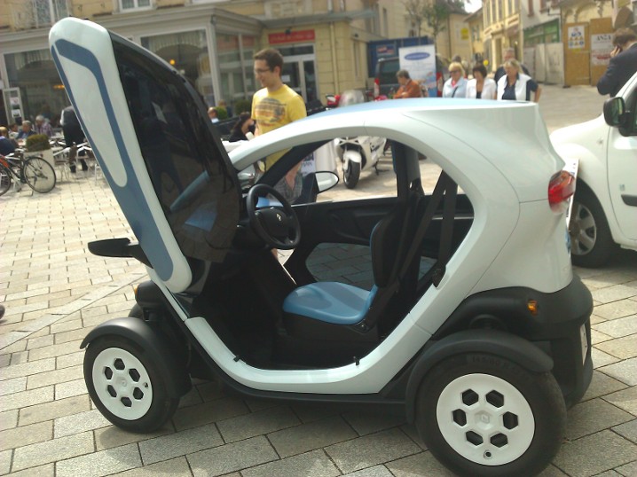 Renault_Twizy,_side_view.jpg