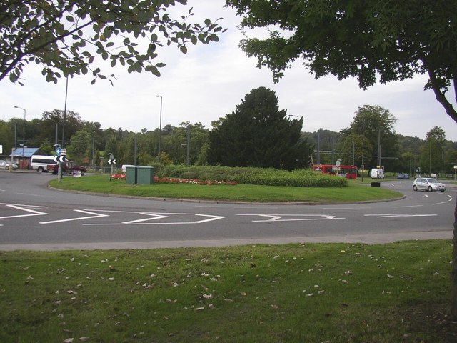 File:Roundabout at Gravel Hill- Selsdon Pk Rd- Kent Gateway junction - geograph.org.uk - 962294.jpg