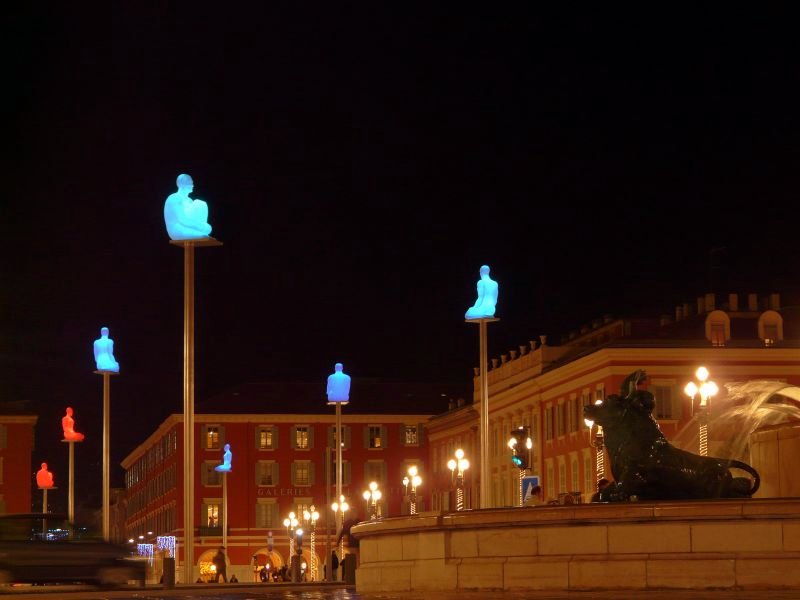 File:STATUES PLACE MASSENA.jpg