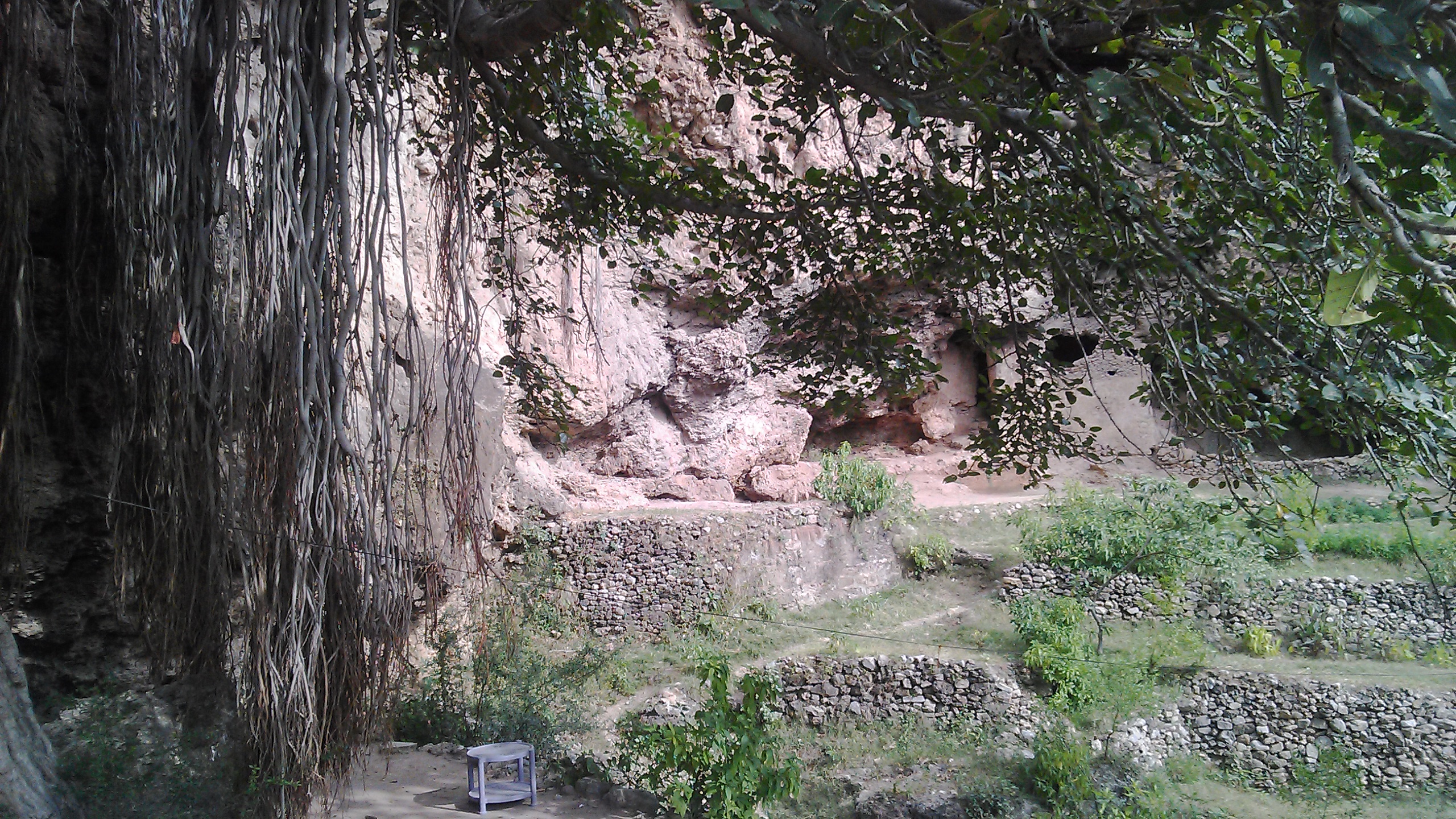File:Side view of Shah Allah Ditta cave.jpg - Wikimedia Commons