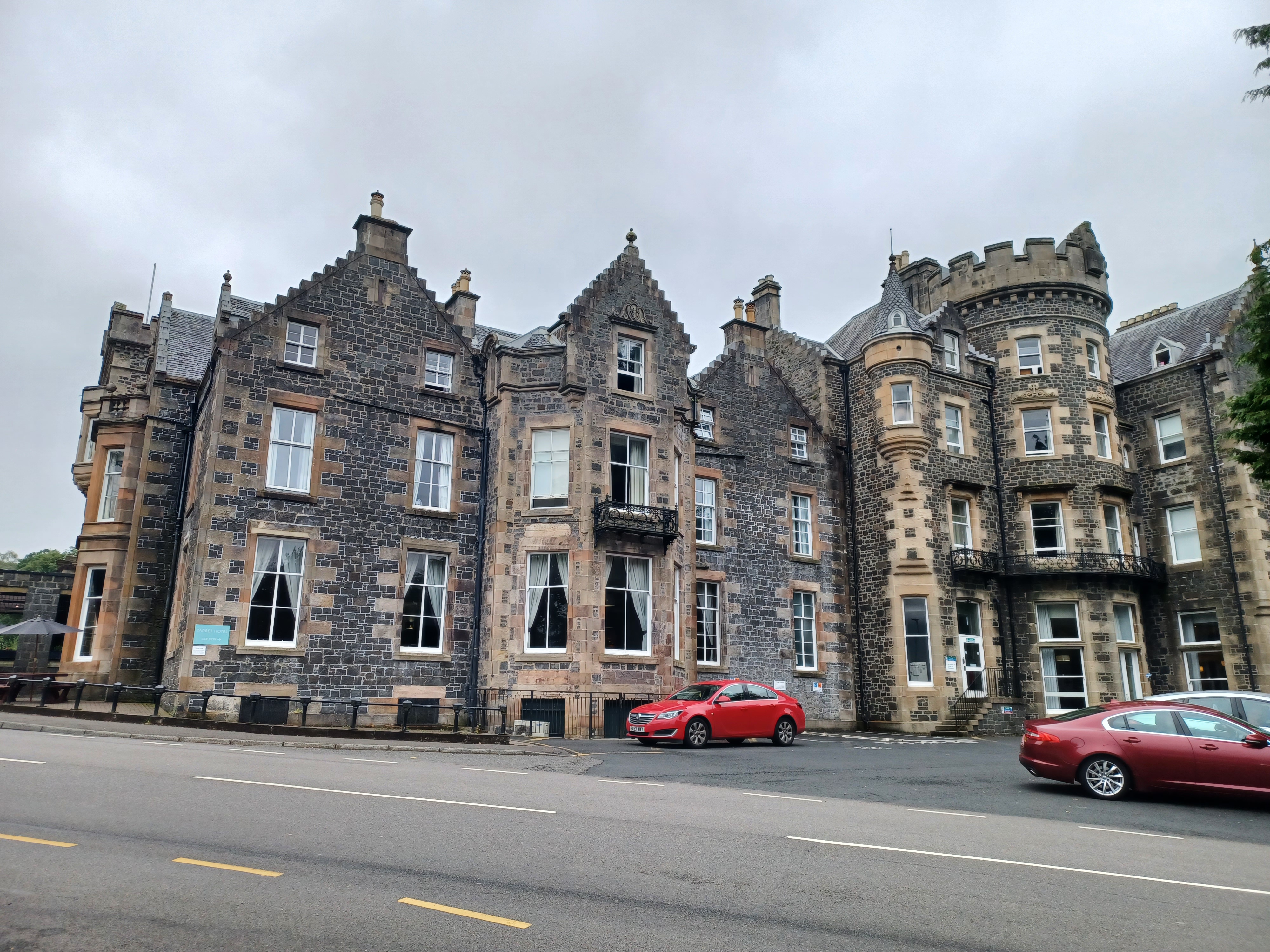 Tarbet hotel