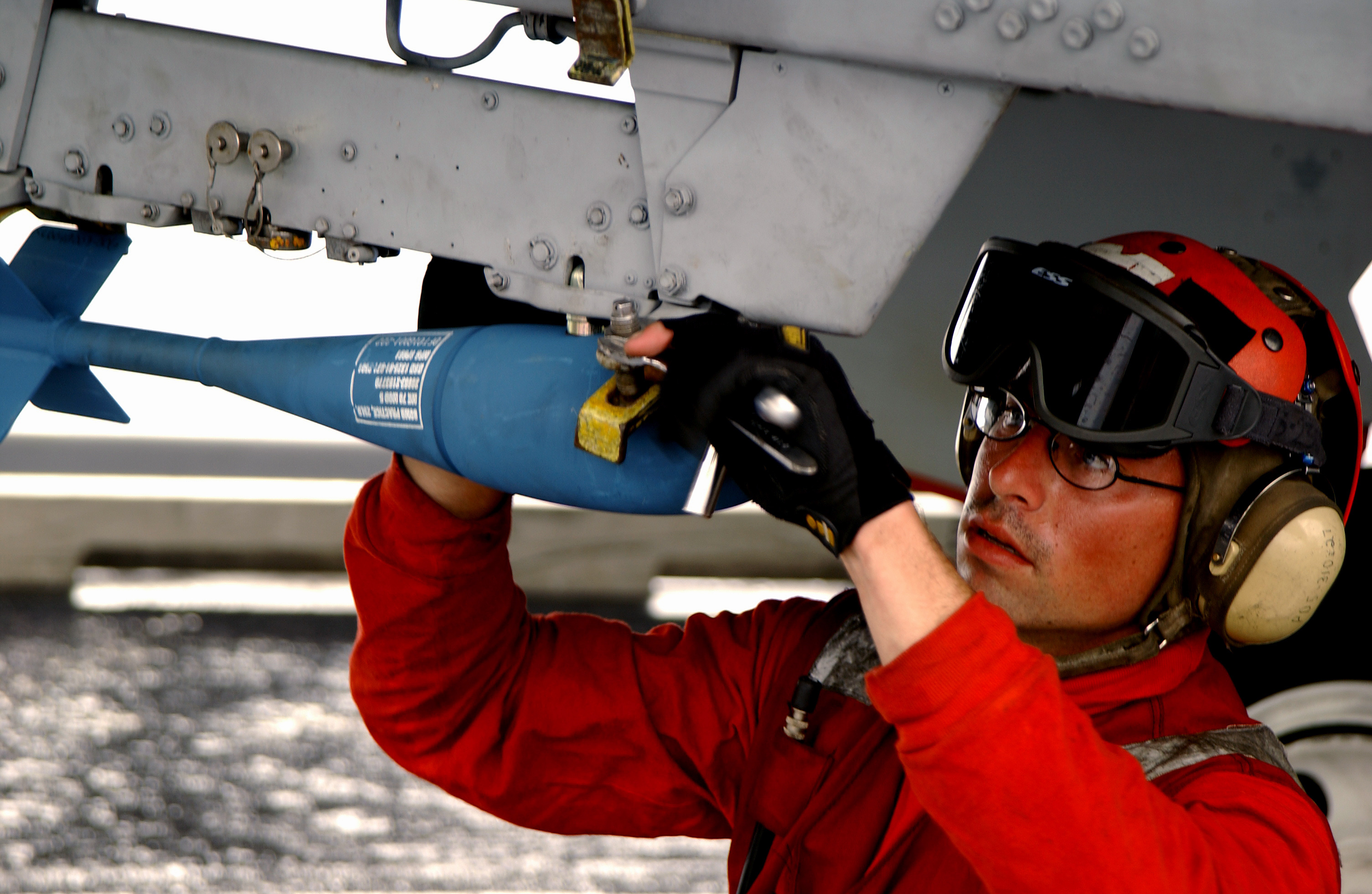 US_Navy_060214-N-7711S-113_An_aviation_ordnanceman_attaches_a_MK-76_practice_bombs_onto_an_aircraft_on_the_flight_deck_aboard_the_Nimitz-class_aircraft_carrier_USS_Ronald_Reagan_%28CVN_76%29.jpg