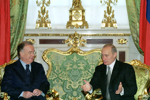 File:Vladimir Putin 26 October 2001-1.jpg