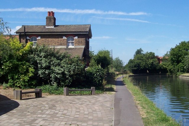 File:Waterways Lodge NW10 - geograph.org.uk - 298469.jpg