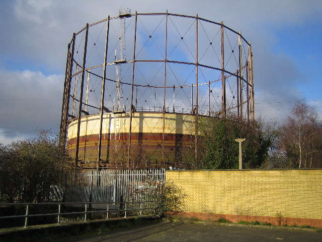 File:Watford, Gasometer - geograph.org.uk - 95985.jpg