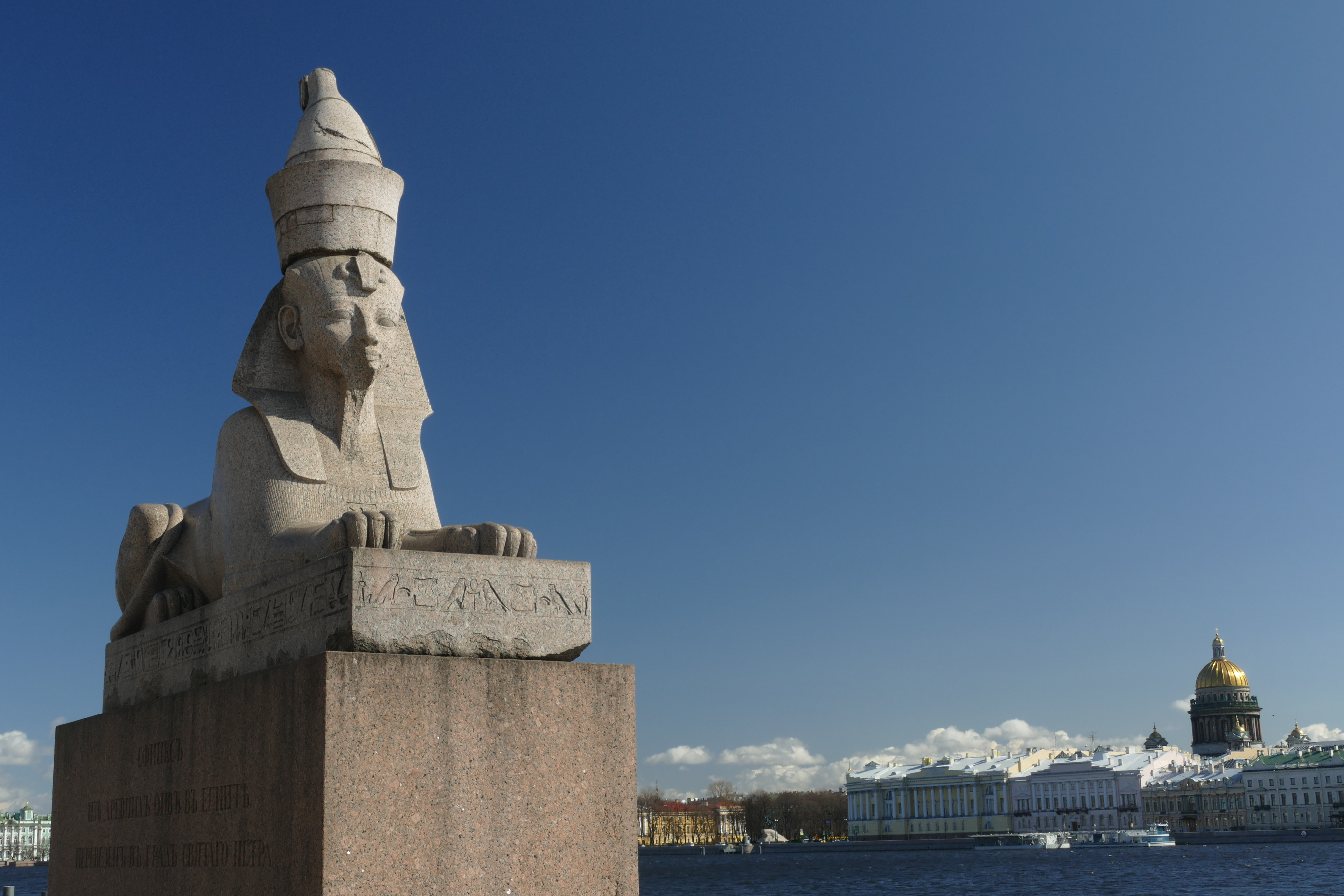 Сфинкс аменхотепа. Питерские сфинксы набережная. Сфинкс в Питере на набережной. Фото сфинксы в Архангельском.