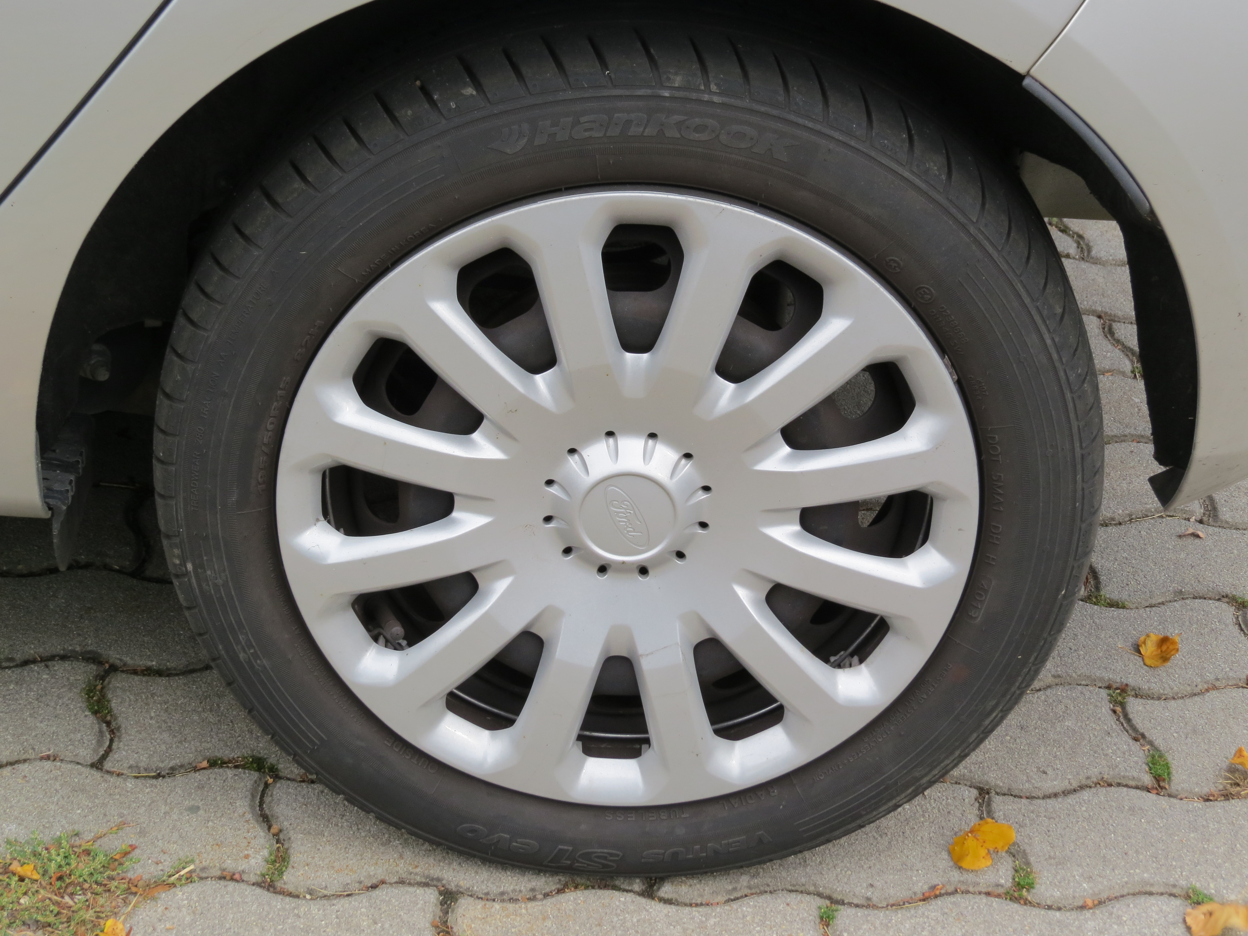 File:2017-09-14 (139) Hankook Ventus S1 evo 195-50 R 15 82 H tire at  Bahnhof Unter Purkersdorf.jpg - Wikimedia Commons