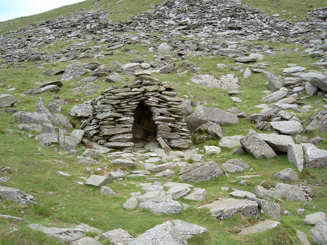 File:A cosy little shelter on the Walna Scar Road - geograph.org.uk - 1372983.jpg