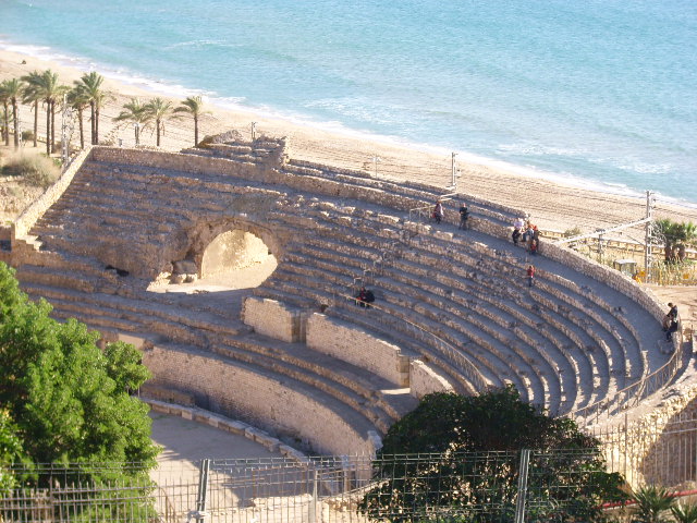 File:Anfiteatro romano , detalle gradas (Tarragona).JPG