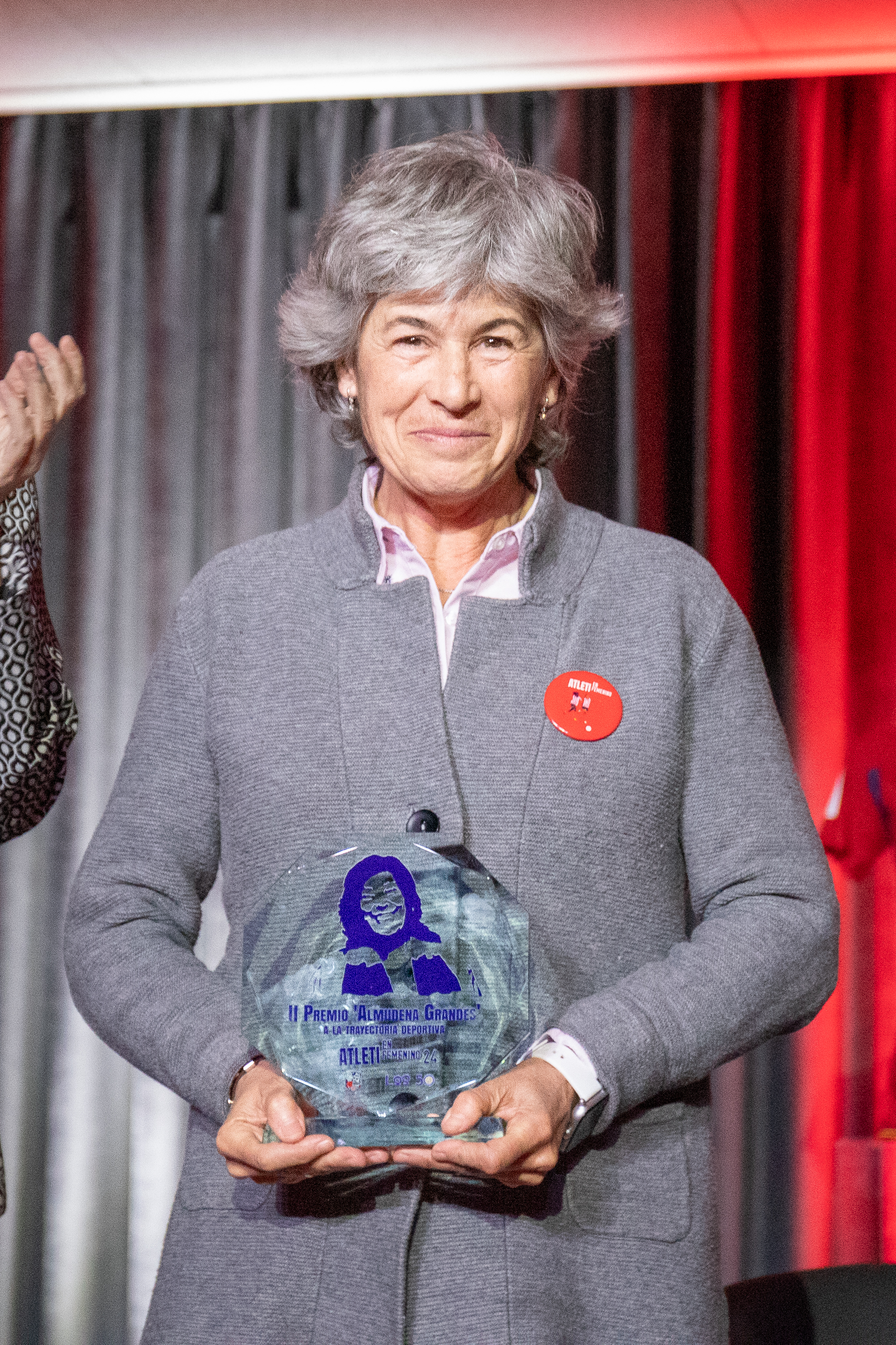 María Vargas recogiendo el premio Almudena Grandes en 2024