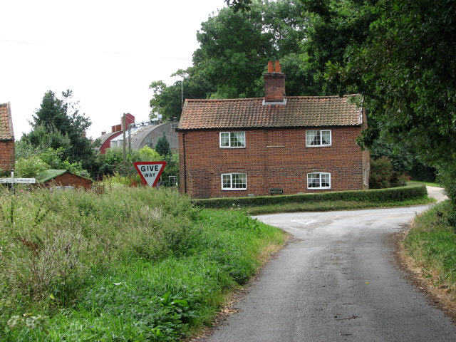 File:Bacton Road junction with North Walsham Road - geograph.org.uk - 526448.jpg