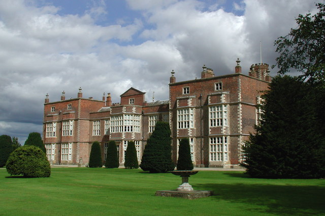 File:Burton Constable Hall1.jpg