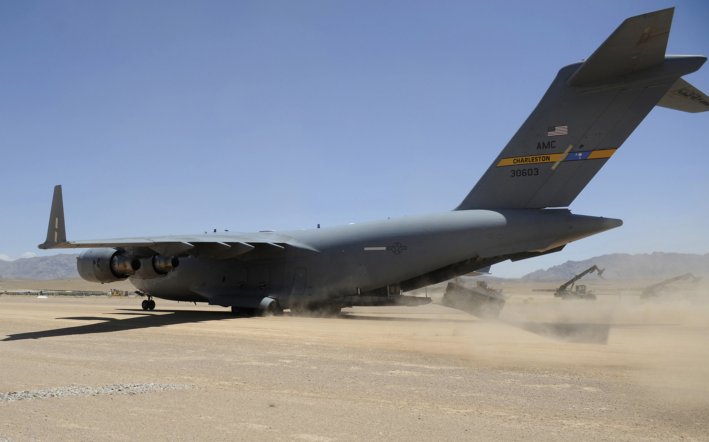 File:U.S. Army paratroopers with the 1st Brigade Combat Team, 82nd Airborne  Division hook up to a static line on an Air Force C-17 Globemaster III  aircraft June 27, 2013, during Joint Operational