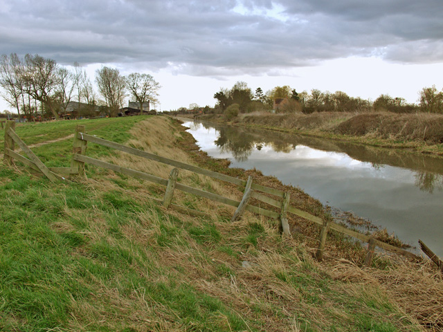 File:Canal near Lorne Farm - geograph.org.uk - 746220.jpg