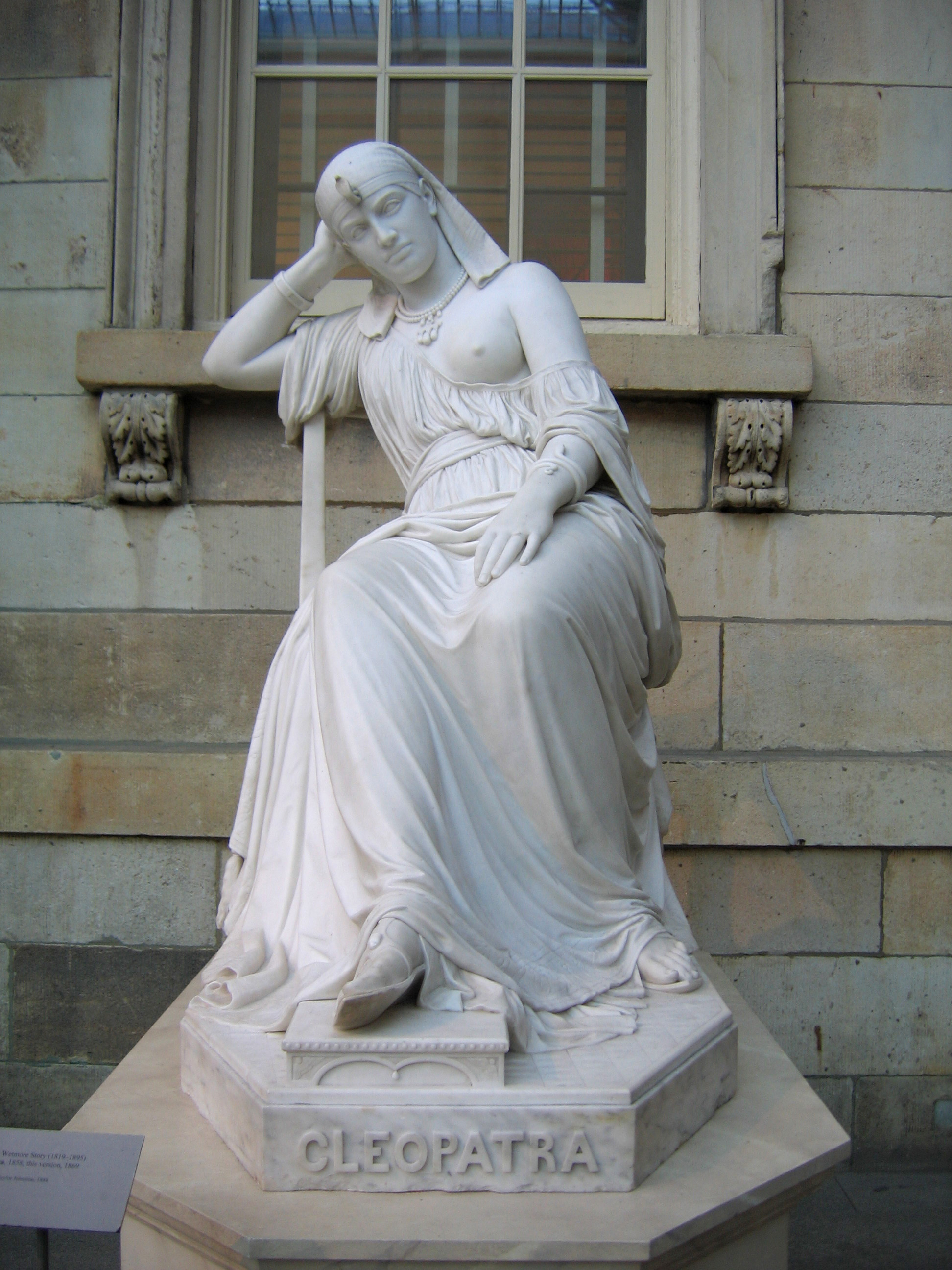 https://upload.wikimedia.org/wikipedia/commons/0/02/Cleopatra_by_William_Wetmore_Story_02.jpg