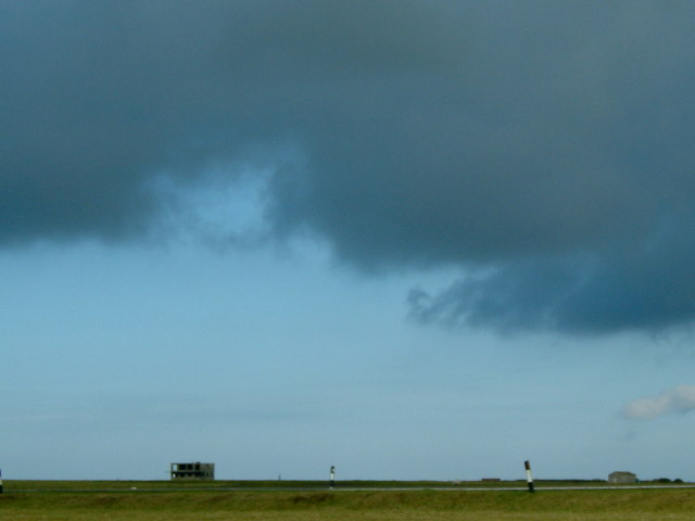 File:Control Tower - geograph.org.uk - 647907.jpg