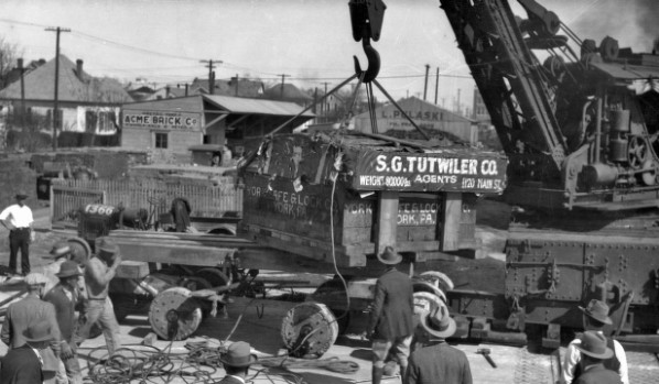 File:Crane lifting vault door 1920s.jpg