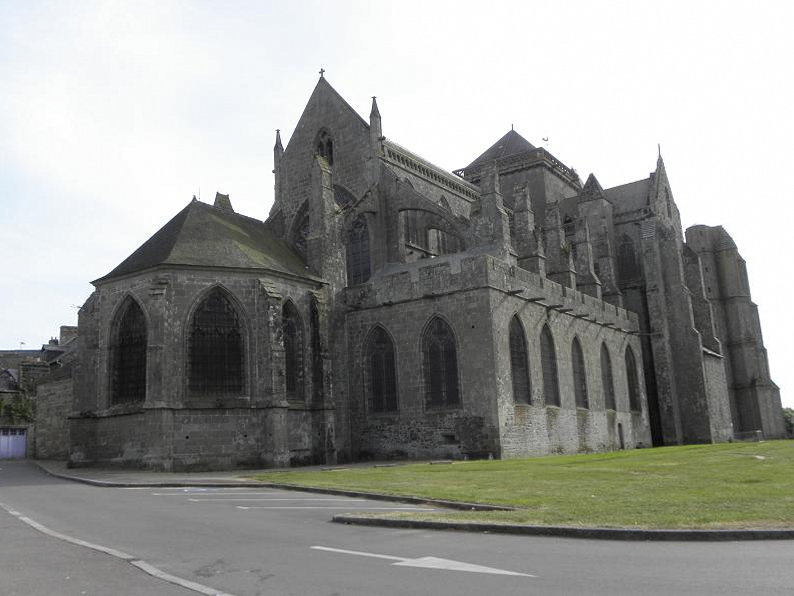 File:Dol-de-Bretagne (35) Cathédrale Chevet 01.JPG