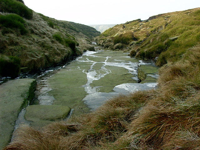 File:Dowstone Clough - geograph.org.uk - 111209.jpg