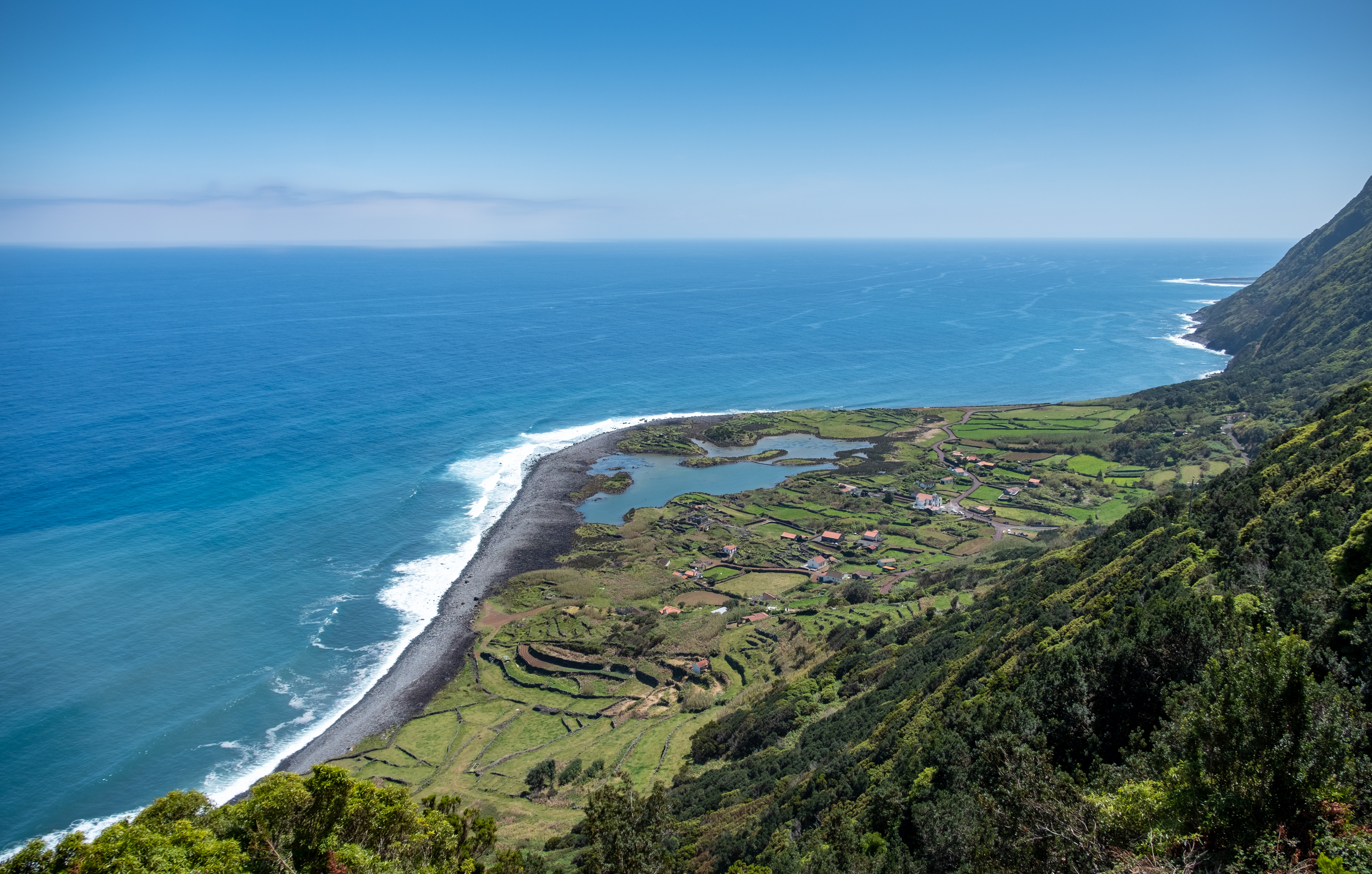 Fajã dos Cubres: Paraíso entre a falésia e o mar - Portugal - SAPO Viagens