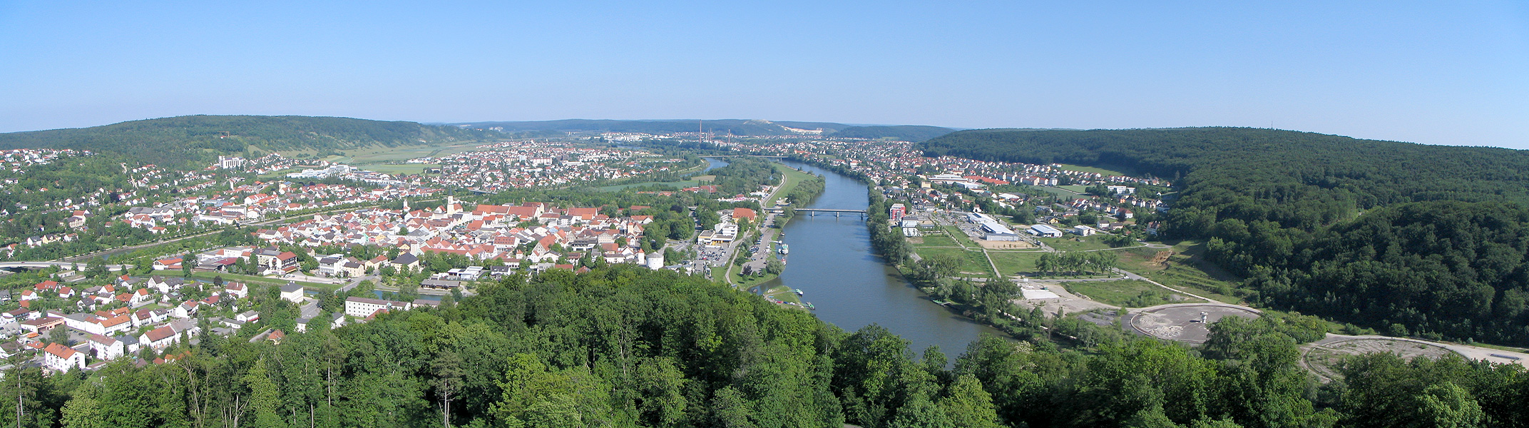 Blick von der Befreiungshalle auf die Stadt