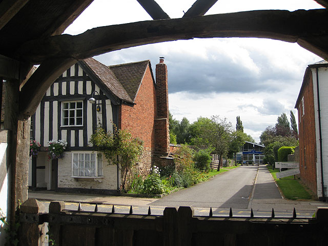 File:Lane to Bosbury Primary School - geograph.org.uk - 1451563.jpg