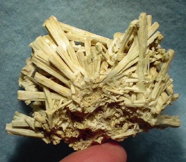 File:Natrolite-196088.jpg